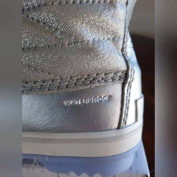 Girls Sorel Size 3 Disney Frozen II Waterproof Snow Boots - Picture 4 of 9